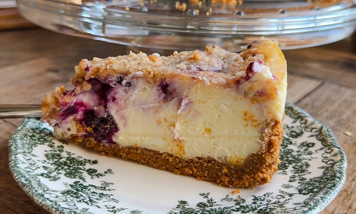 Blueberry Crumble Cheesecake