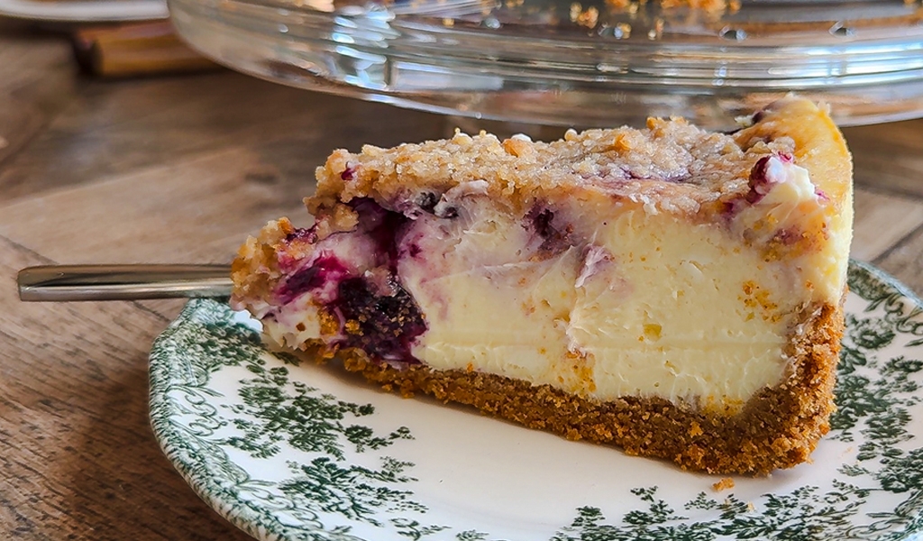 Blueberry Crumble Cheesecake