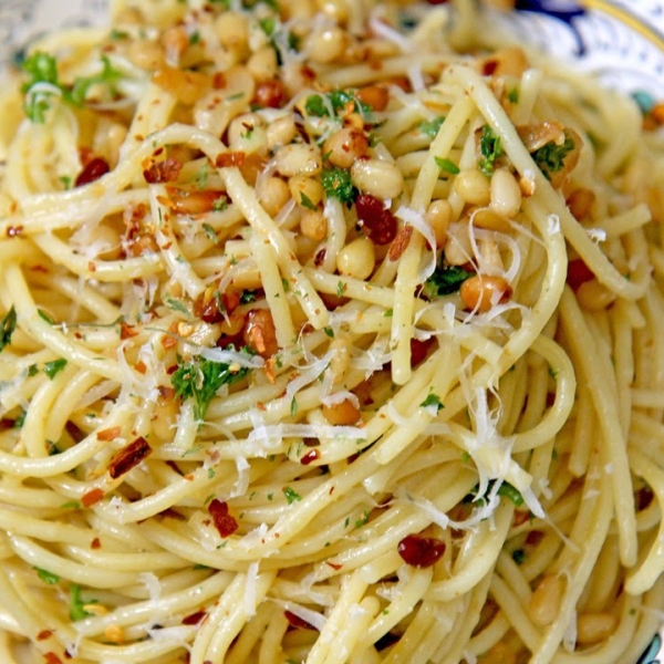 10 Minute Spaghetti Aglio e Olio