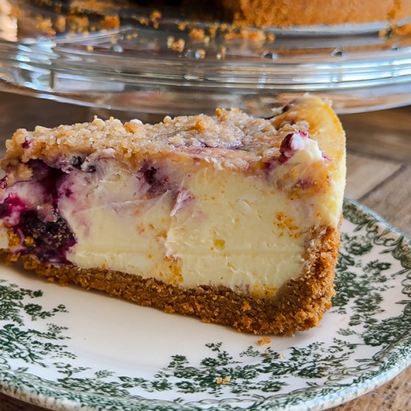 Blueberry Crumble Cheesecake