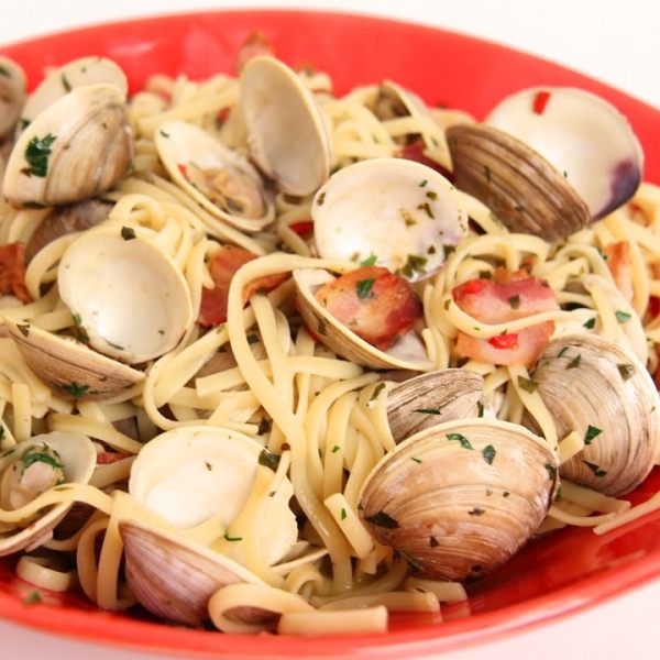 Linguine with Clams and Bacon