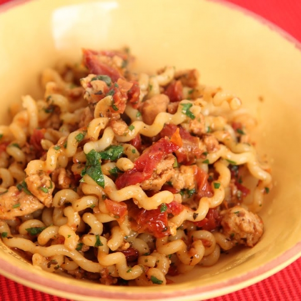 Long Fusilli with Turkey and Sun Dried Tomatoes