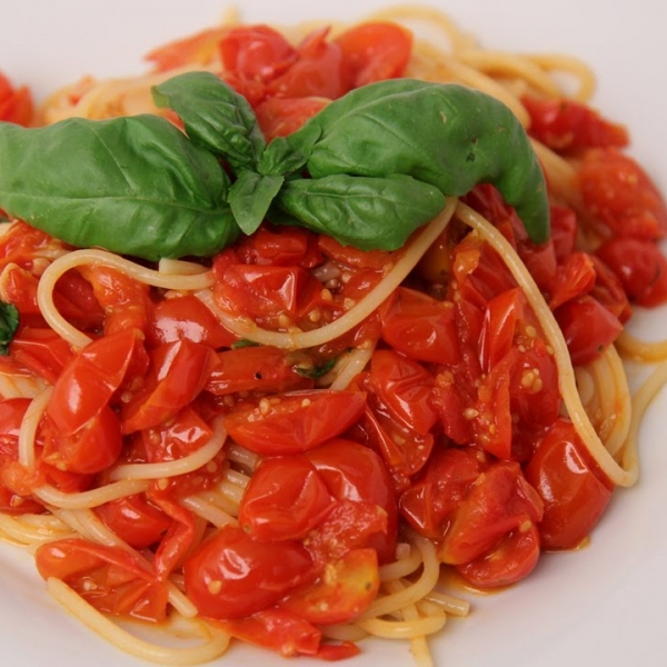 Spaghetti with Fresh Tomato Marinara